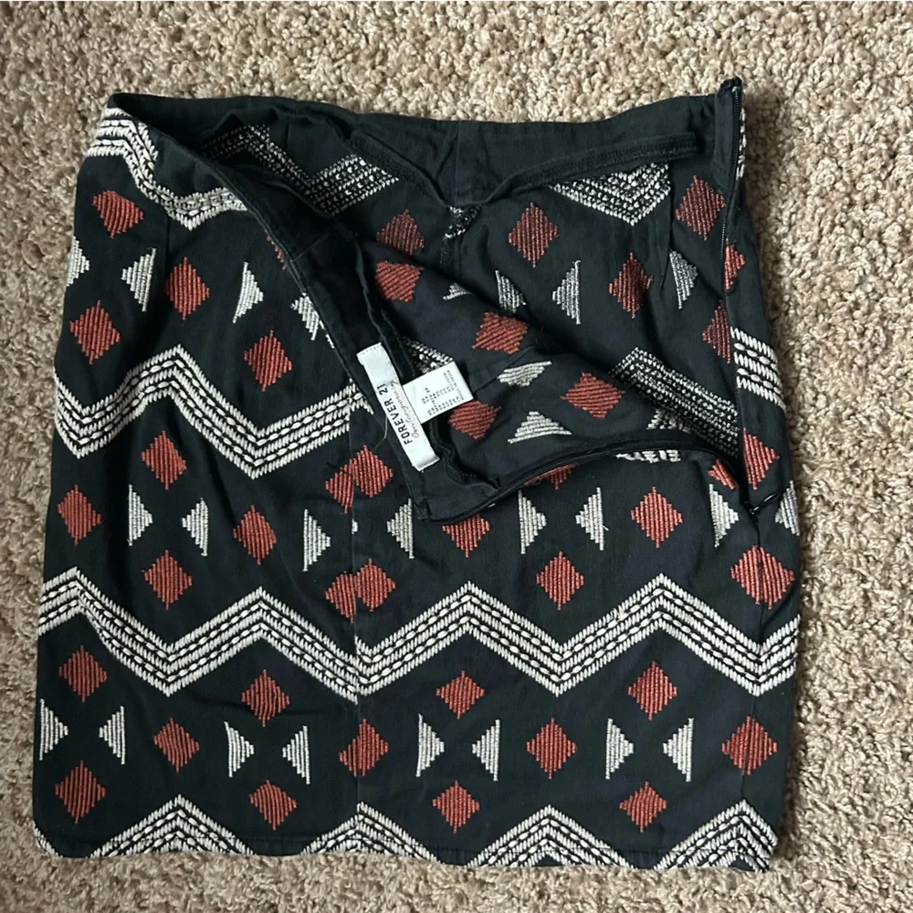 W Vintage Forever 21 Black Geometric Embroidered Mini Skirt Size XS |B27